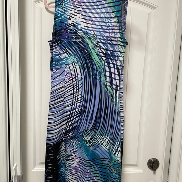 Essentials by Milano tank dress. Size Medium. 95% Polyester, 5% Spandex. So cute - Picture 2 of 6